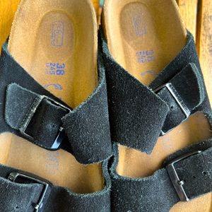Birkenstock Arizona Black Suede gently used size 38 Birkenstocks unisex black